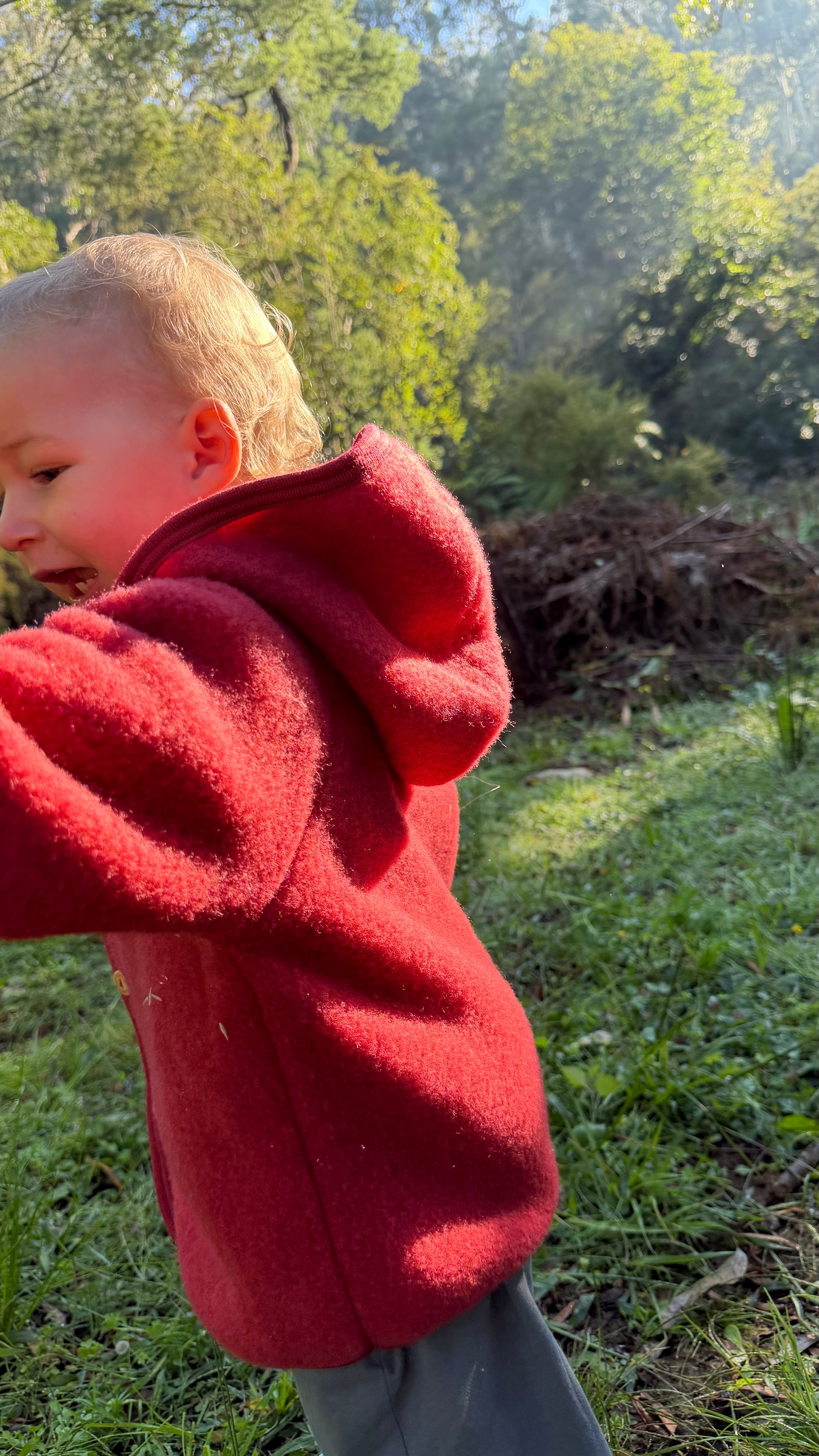 Child wearing Engel Natur Jacket in colour Jasper Melange