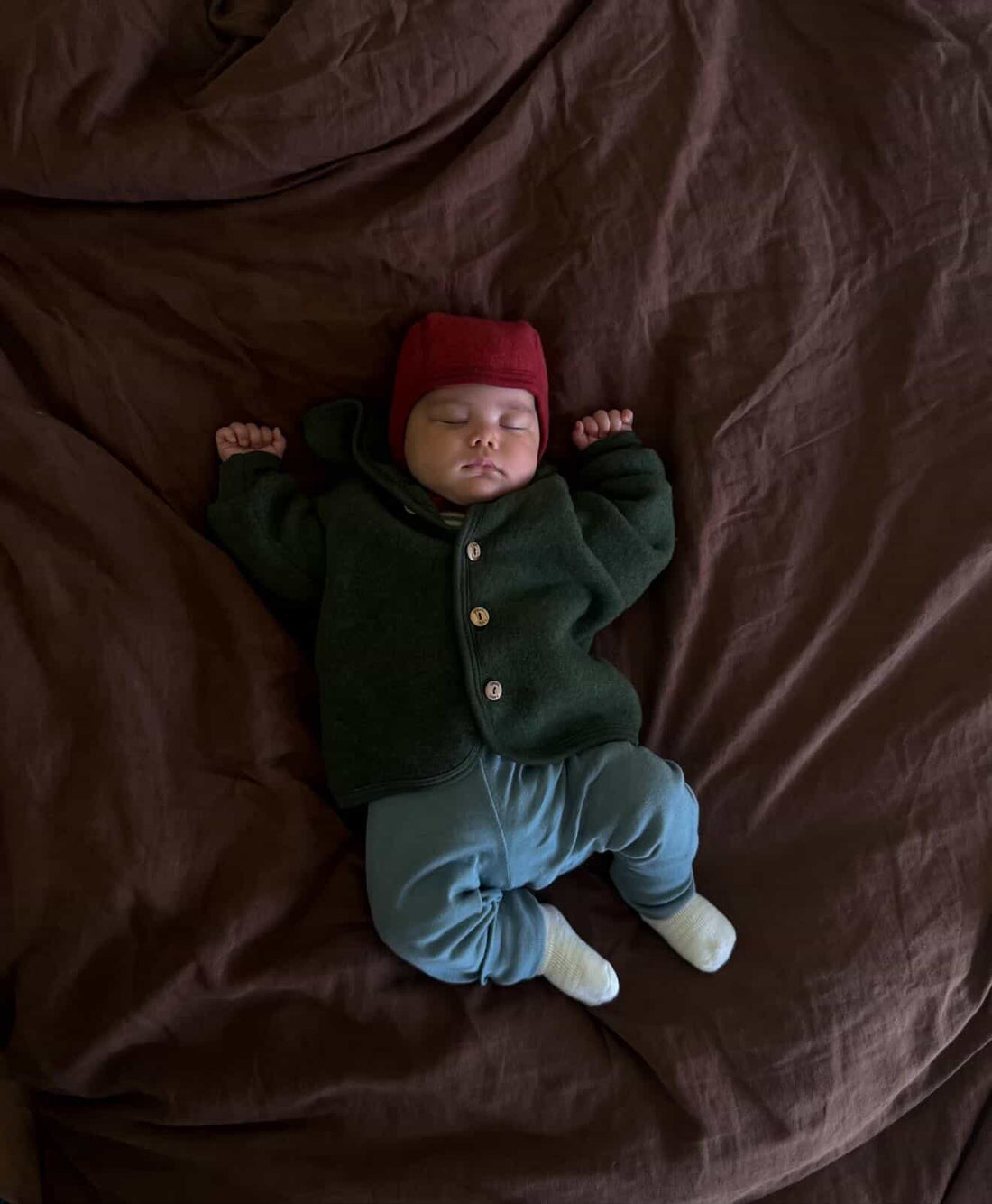 Baby sleeping in Engel Natur merino wool outfit 