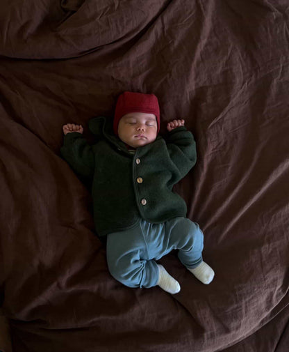 Baby sleeping in Engel Natur merino wool outfit 