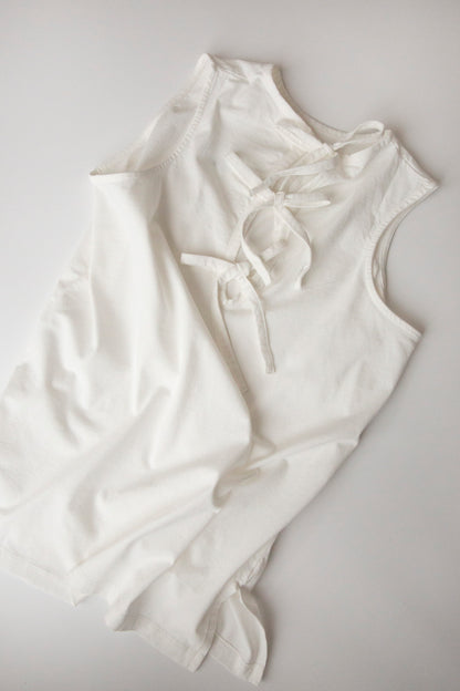 Façade Raito No-Sleeve Dress in organic cotton, sleeveless children’s dress with bow closure